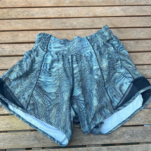 lululemon athletica Pants - Limited Edition Lululemon Dimensional Icing Blue Black hotty hot shorts.4”Size 2